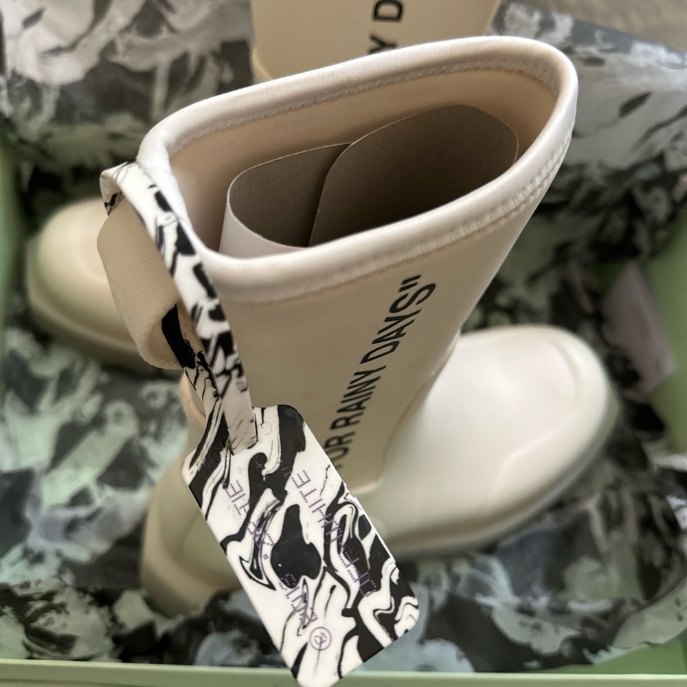 BRAND NEW OFF-WHITE BOOTS - Picture 3 of 4